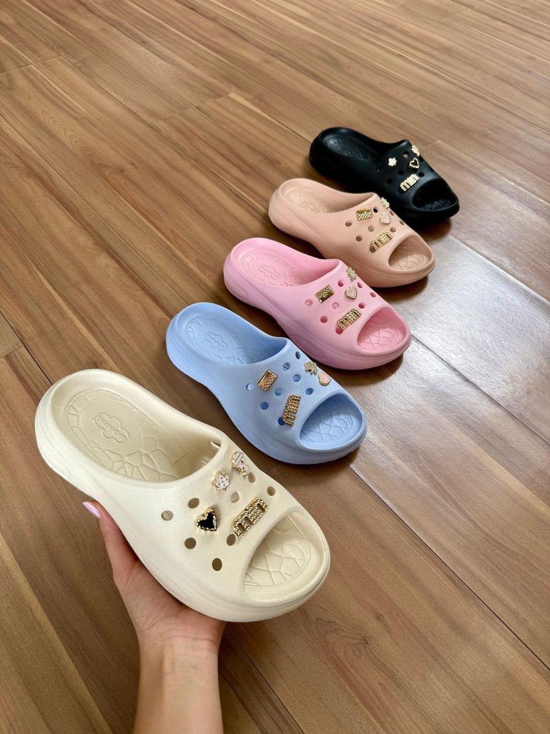 Chinelo Nuvem com Botons