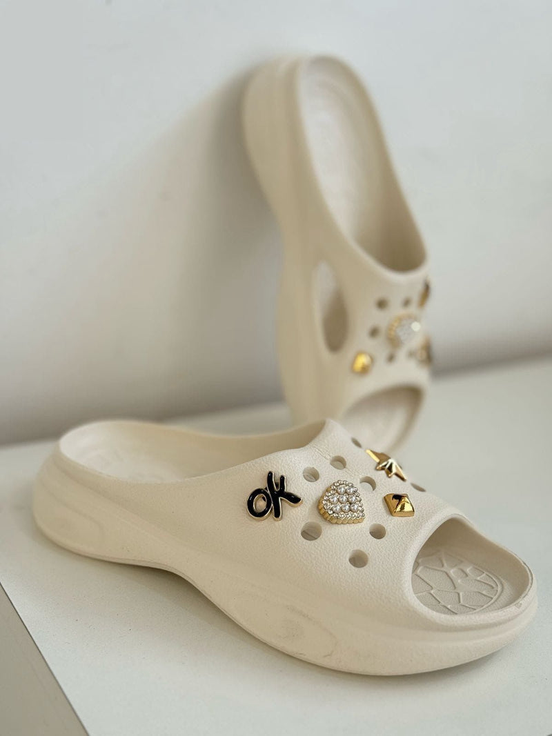 Chinelo Nuvem com Botons